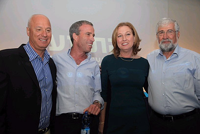 מצנע או שטרן? במי תבחרו?  (צילום: מוטי קמחי)