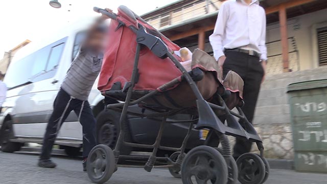 ynet - חדשות - צדקה תציל ממוות: העוני בבני ברק 