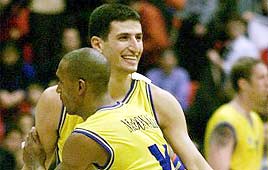 יואב ספר אריאל מקדונלד