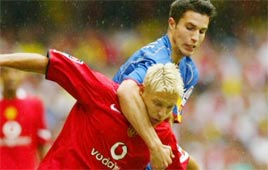 ארסנל מנצ'סטר יונייטד רובין ואן פרסי אלן סמית' (באדום)