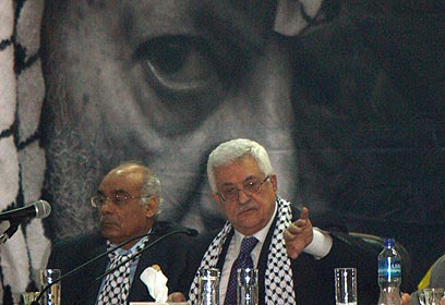 הדיפלומט שתמיד יחסה בצלו של המצביא ערפאת. אבו מאזן (צילום: רויטרס) הדיפלומט שתמיד יחסה בצלו של המצביא ערפאת. אבו מאזן (צילום: רויטרס)