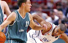 שרונאס יאסיקביצ'יוס נבחרת ליטא טוני פארקר נבחרת צרפת