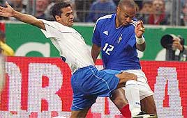 אלון חרזי ותיירי הנרי צרפת מול ישראל