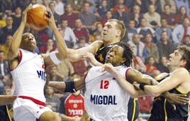 טונג'י אווג'ובי קלי מקארת'י הפועל ירושלים