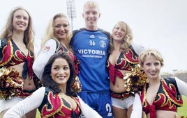 מייק האנקה שאלקה מעודדות ריין פייר