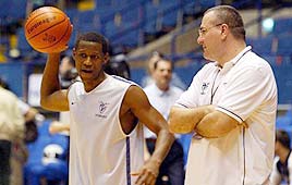 יסמין רפשה איי.ג'יי. גייטון סקיפר בולוניה