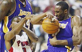 דטרויט פיסטונס לוס אנג'לס לייקרס קובי בראיינט