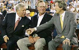 רוברט קראפט ניו אינגלנד פטריוטס ג'ורג' בוש ג'וניצ'ירו קויזומי