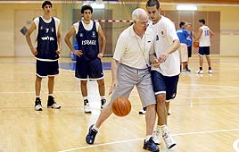 מאמן העתודה אריק שיבק יותם הלפרין