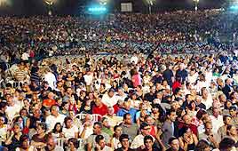 נעמי שמר בפארק