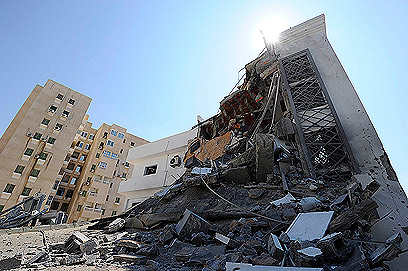 הפצצות נאט"ו בטריפולי. "תצפתתי במשך שעות" (צילום: רויטרס)