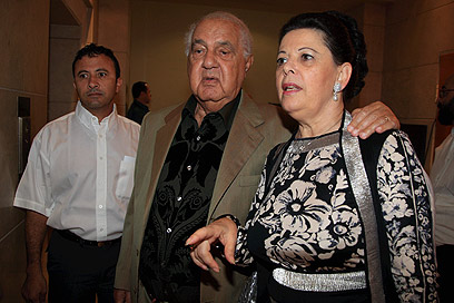 יולי עופר ואשתו רותי (צילום: אביגיל עוזי)