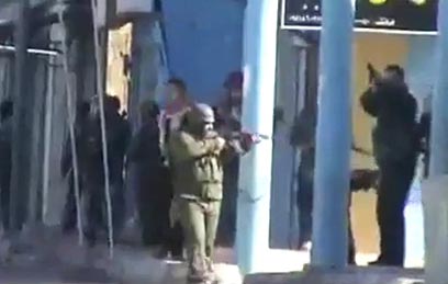 "מאז ה-2 בדצמבר נהרגו 200 אזרחים סורים". ירי על אזרחים בדרעא (צילום: AP)