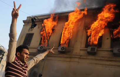 הפגנה בקהיר. "להעמיד לדין את האחראים" (צילום: AFP)