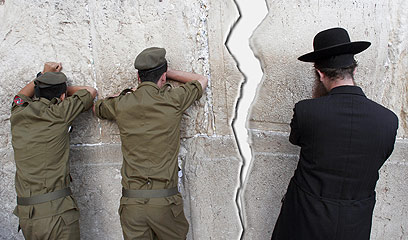 "אנשי תורתם אומנותם ימשיכו ללמוד. בזכותם קיים העולם" (צילום: shutterstock)