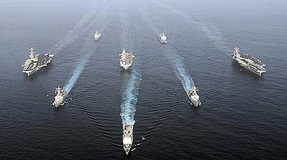 ספינות של הצי האמריקני, לא הרחק מחופי איראן (צילום: רויטרס)
