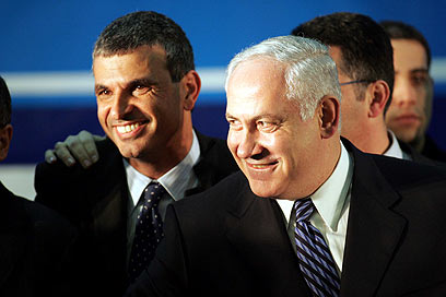 כחלון ונתניהו. "לא ביקשתי ממנו כלום" (צילום: טל שחר)