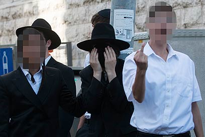 זה מה שהם חושבים על המשטרה (צילום: אוהד צויגנברג)