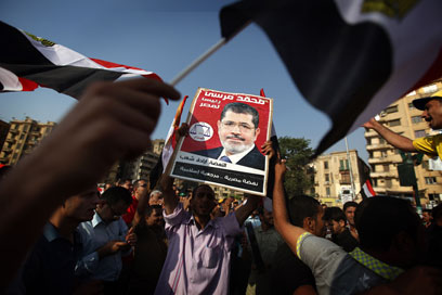 הפגנת האחים המוסלמים אתמול בכיכר תחריר (צילום: AFP)