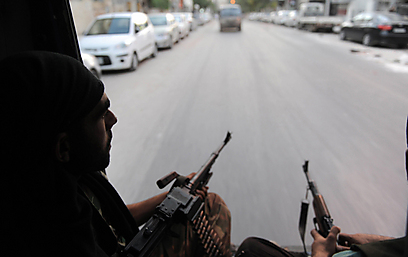 מורדים חמושים בעיר חלב שבסוריה (צילום: AFP)