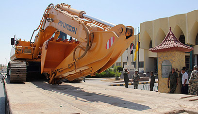 הריסת מנהרות באזור אל-עריש (צילום: רויטרס)