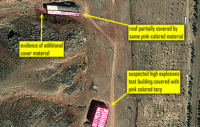 כיסוי ורוד על בניין חשוד, בתמונה מה-15 באוגוסט  (צילום: אתר ISIS)