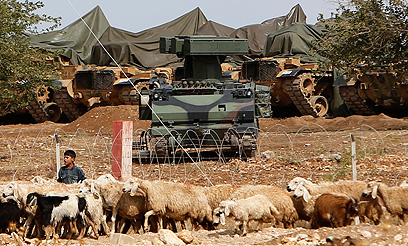 טורקיה הגבירה את נוכחות הצבא בגבול עם סוריה (צילום: רויטרס)