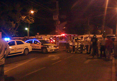 המולה בעקבות נפילת הרקטה בנתיבות (צילום: זאב טרכטמן)