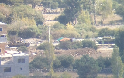 טנק סורי כפי שנראה באזור הגבול. נשלח באימייל האדום  (צילום: גבע )