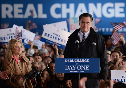 רומני בעצרת באייווה (צילום: AFP) רומני בעצרת באייווה (צילום: AFP)