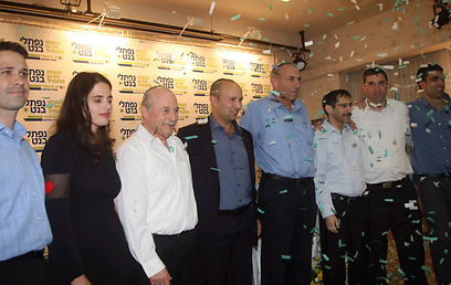 בנט עם צמרת הרשימה (צילום: מוטי קמחי)