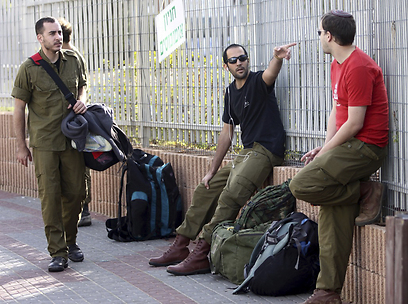 בדרך למילואים. 16 אלף יגויסו (צילום: אבי מועלם)