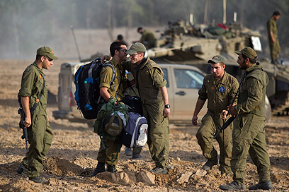 מילואמניקים מתכנסים היום, בעקבות צו 8 (צילום:  EPA)