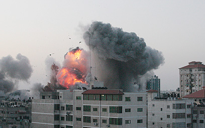 תקיפה ברצועת עזה, הבוקר (צילום: רויטרס)