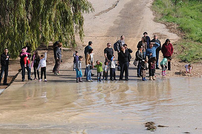 מטיילים בחבל הבשור  (צילום: הרצל יוסף)