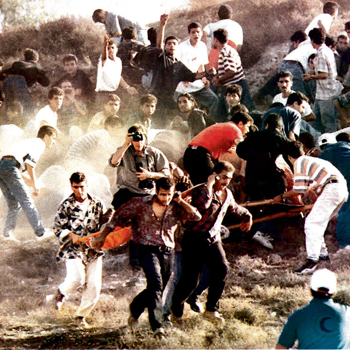 מפקד המחוז התריע, שר הביטחון לא עודכן, ראש השב&amp;quot;כ קיבל טלפון ברגע האחרון, וראש אמ&amp;quot;ן שמע למחרת בבוקר ברדיו: &amp;quot;פתחנו את מנהרת הכותל&amp;quot; - ידיעות אחרונות