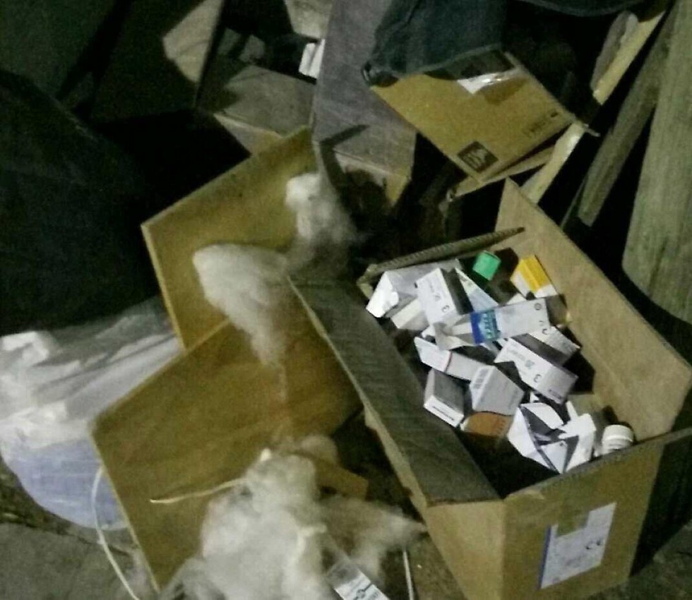 תעלומה מי השליך תרופות וציוד רפואי פג תוקף ברחוב