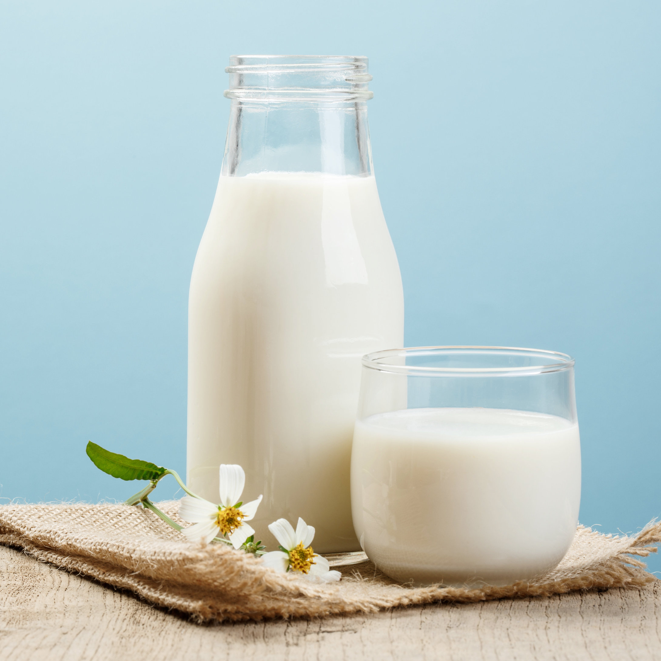 Anua milk. Молоко. Кувшин с молоком. Anua milk. Молоко брызги.