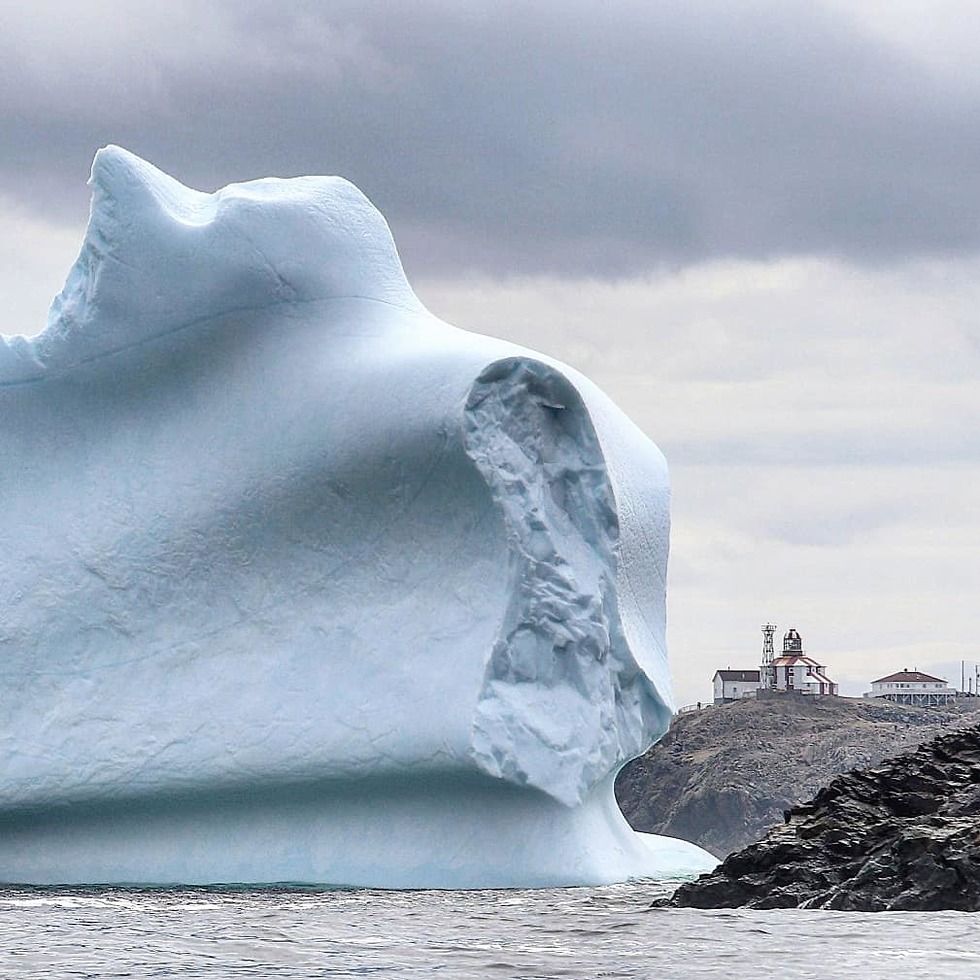 Огромные массы воды. Аллея айсбергов ньюфаундленд лабрадор. Глыба льда. Дрейфующий Айсберг.