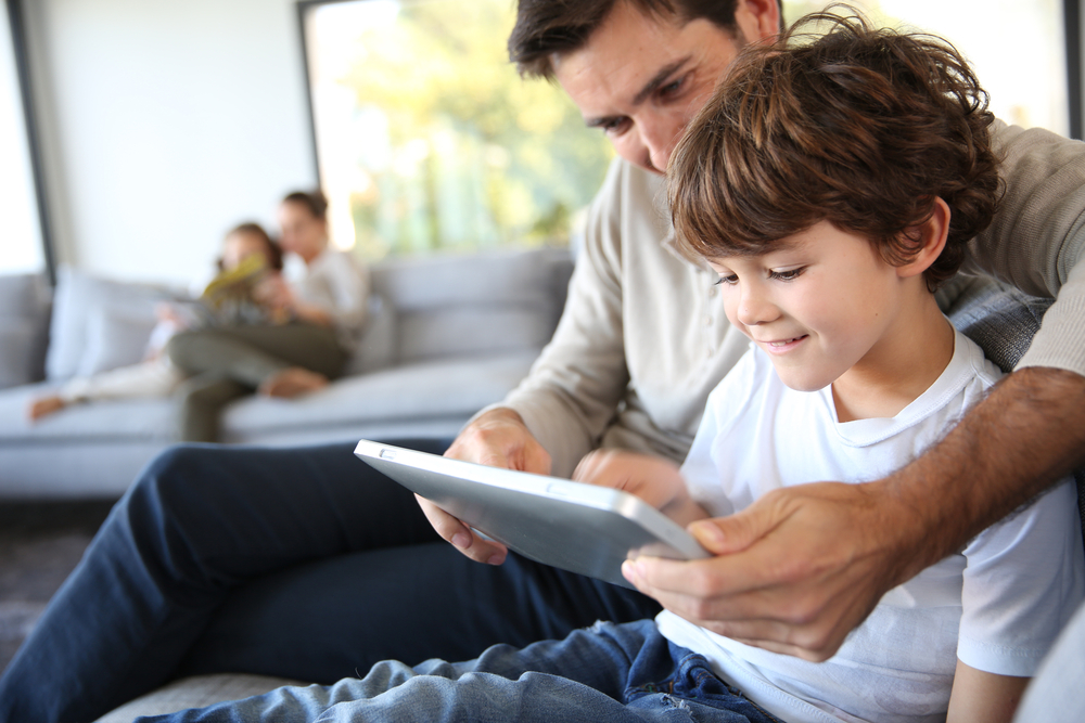 תהיו הורים גם בטיק-טוק! (צילום: Shutterstock)