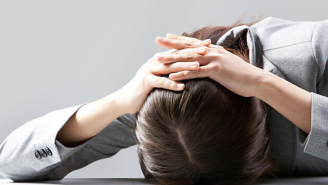 אפליה? בנקאית שפוטרה הוחזרה לעבודה - Vimarsana News