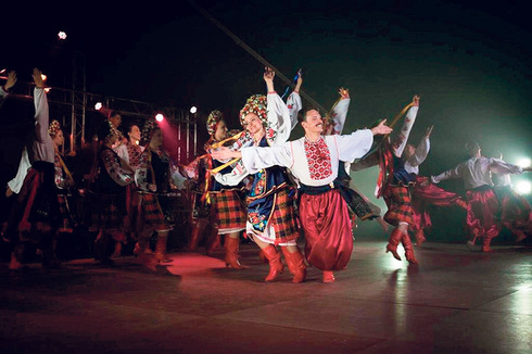 Фото: Academic Ensemble of Ukrainian music, song, and dance Chaika